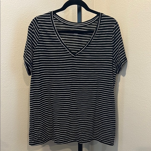 Ava & Viv Black and White Short Sleeve Tee NWOT - Picture 1 of 3
